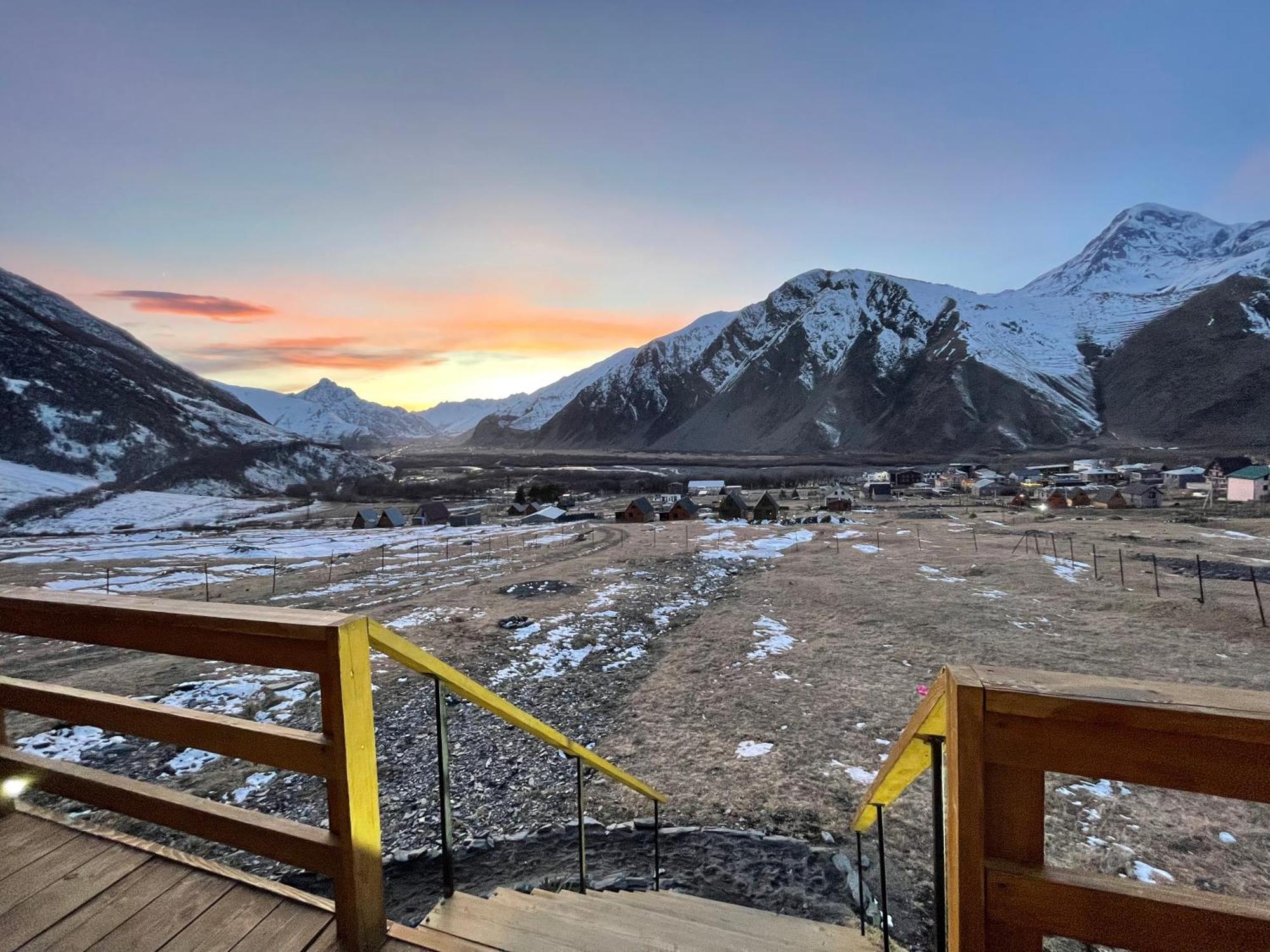 Memory Hut_kazbegi Apartment Stepantsminda